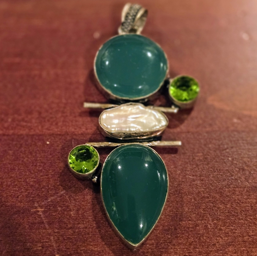 Vintage Artisan Sterling Silver Green Chalcedony Peridot Pearl Pendant - Picture 4 of 5